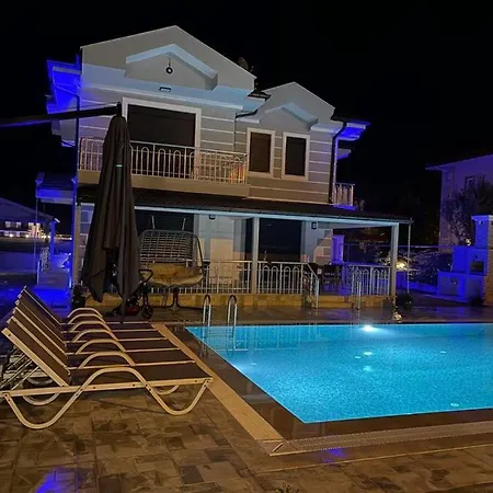 Βίλα Inviting 4-bed Lina With Lux Pool *
