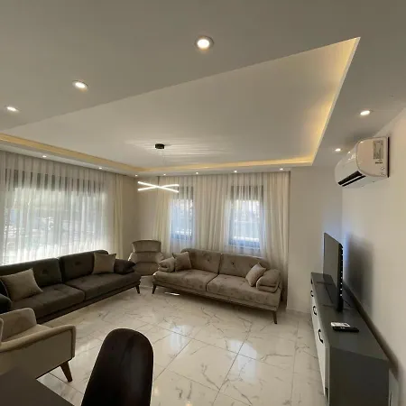 Inviting 4-bed Lina With Lux Pool *