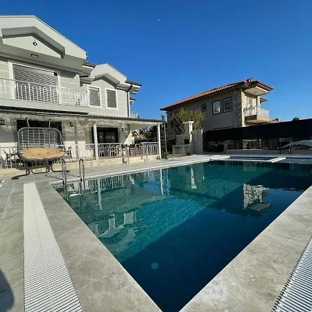 Inviting 4-bed Lina With Lux Pool Βίλα